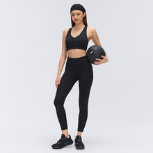 Cargar imagen en el visor de la galería, Sport bra corte v
